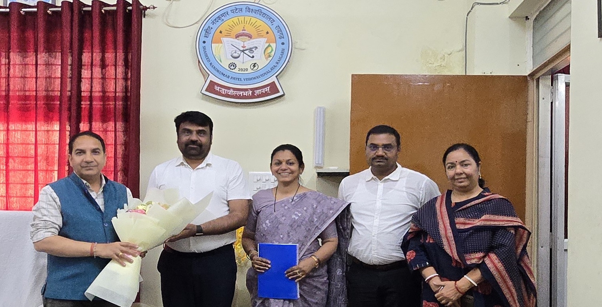 प्रो. विनय चौहान , माननीय कुलपति, शहीद नंदकुमार पटेल विश्वविद्यालय, रायगढ़ (छ.ग.)